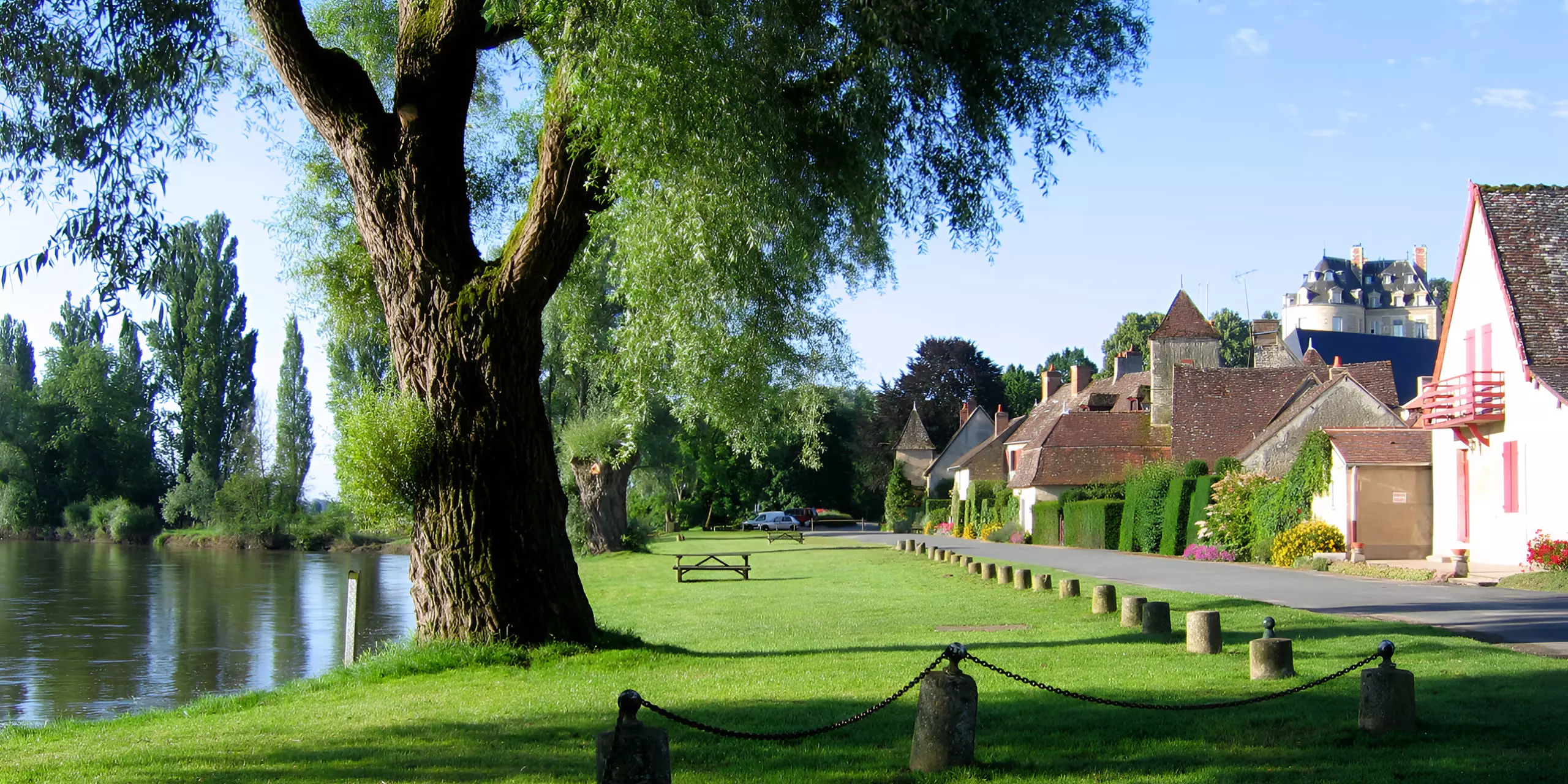 Loire cruise - Apremont village