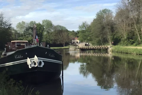 tranquile mooring on canal de briare